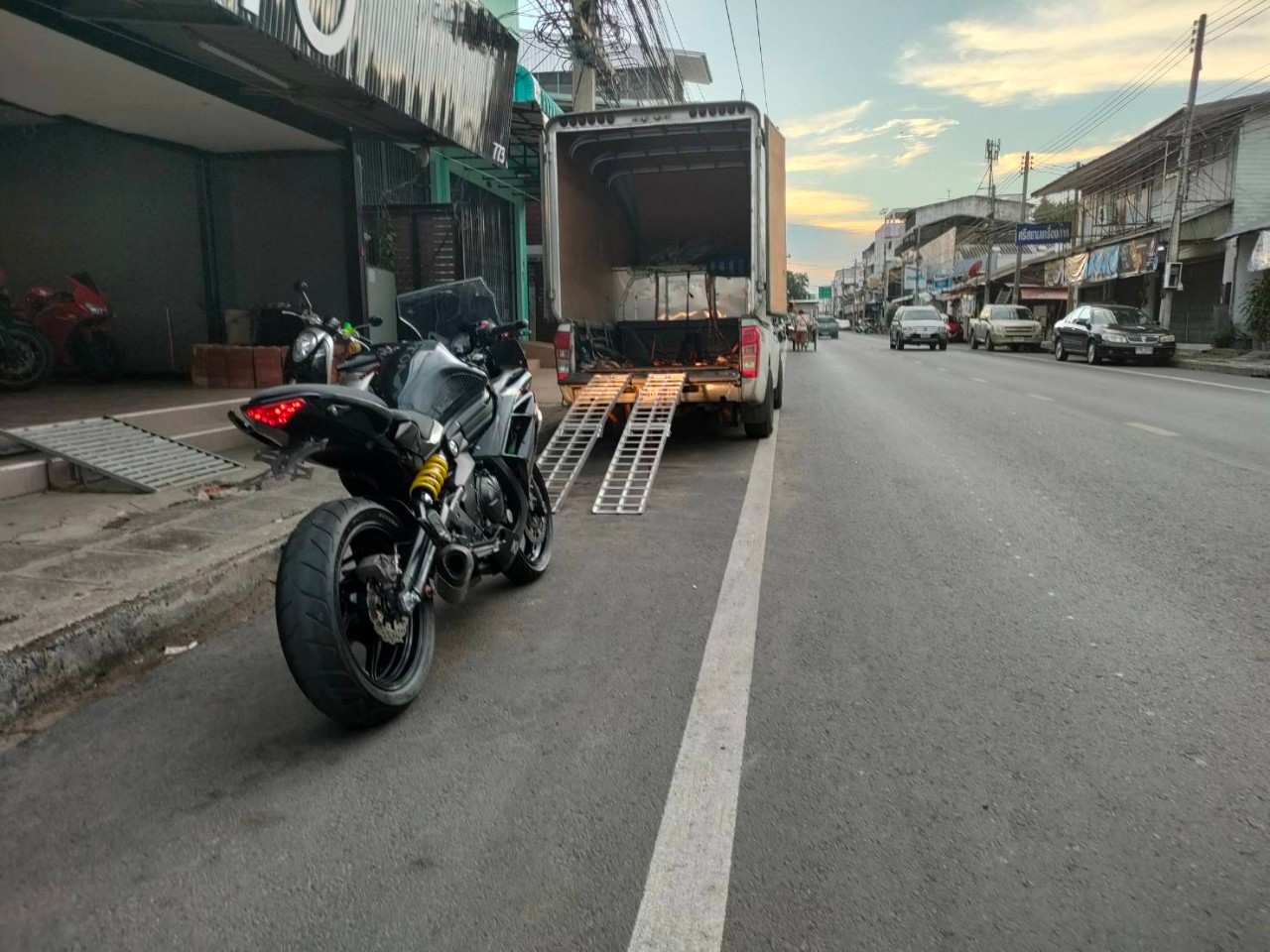 รถขนของส่งทั่วประเทศ - กิตติยา 1990 ทรานสปอร์ต 79